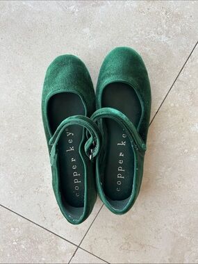 Girls Emerald Green Velvet Flats - Copper Key